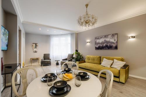 Grand Apartment