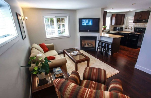 Suite moderna, espaciosa y privada en el norte de Vancouver BC