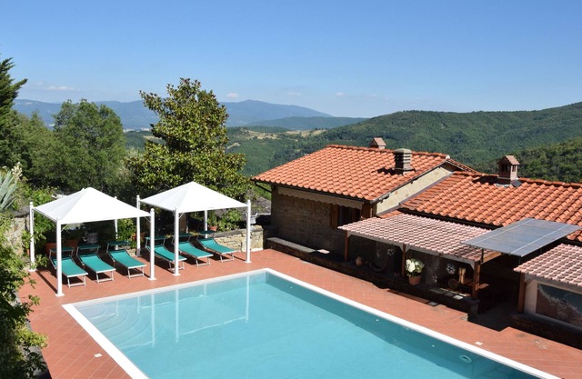 Gran casa de vacaciones cómoda en una ubicación aislada con piscina privada