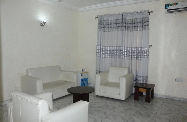 Grand Decent Hotel and Suites