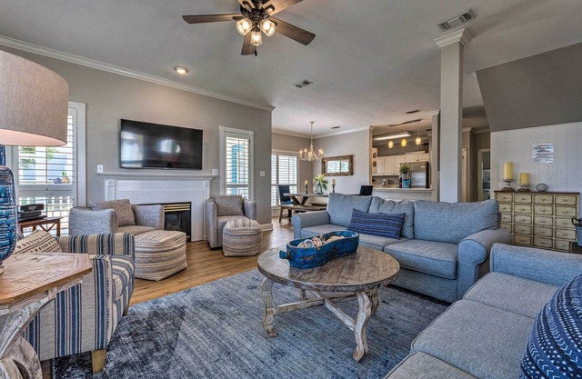 Grand Destin Getaway - Walk a Block to the Beach!