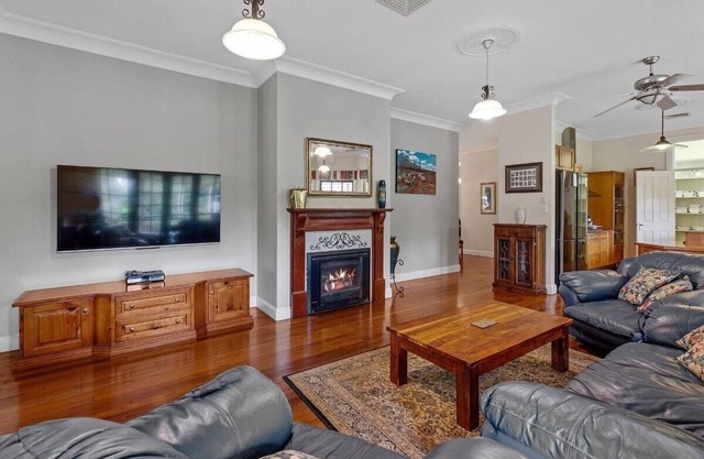 Grand Hinterland Queenslander - for groups, Maleny