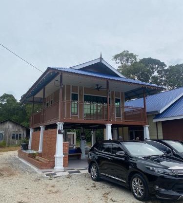 Grand Kampung Ayer Hitam