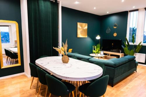 Grand loft familial 4 chambres avec parking privé