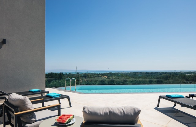 Grand Luxe Villa - Sea views, hot tub, private pool & modern design