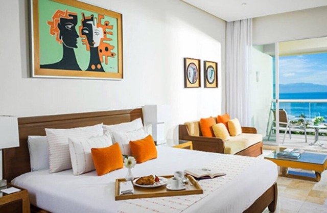 Grand Mayan Palace Master 1 bathroom w/Jacuzzi tub, W/ private terrace & view.