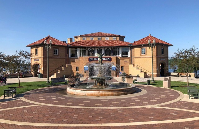 GRAND OPENING- LUXURY COUNTRY GETAWAY WALK TO LAKE! Ski, Ice Castles!