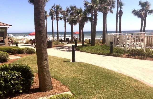 GRAND PANAMA 2BR/2BA, 1st-Flr walk-out! Pet Friendly. Heated pools! Free WIFI !