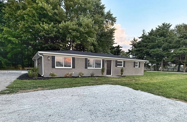 Grand Park Lodge -5 BDRM, 4 Full BA Home next to Grand Park!