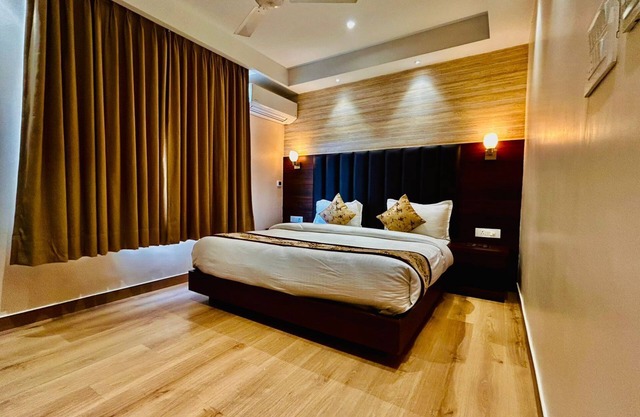 Grand Pinnacle Lucknow