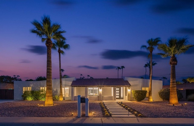 Grand Retreat w / Heated Pool & Cozy Fire Pit