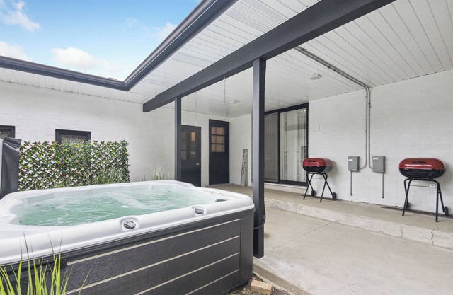 Grand Reunion House / Hot Tub / Pet Friendly