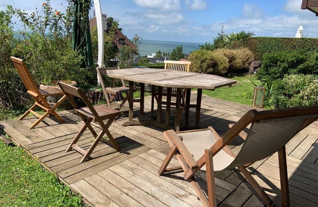 Grand rez de jardin-terrasse avec vue sur la mer - 2 chambres