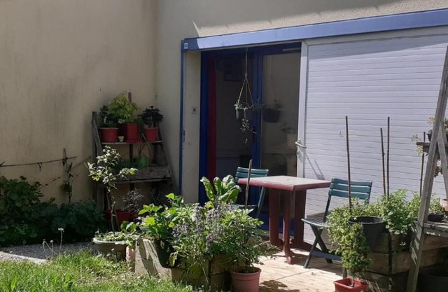 grand studio de plein-pied quartier calme proche centre
