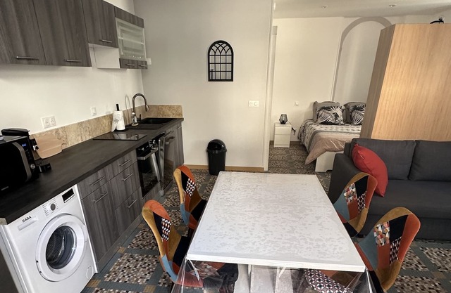 Grand Studio Neuf Tout Équipé