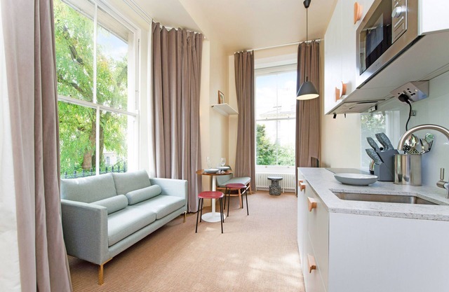 Grand Studio Suite in Historic Camden Terrace