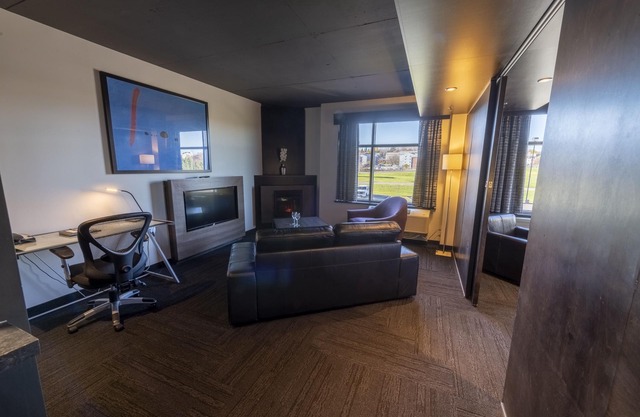 Grand Times Hotel Quebec City Airport