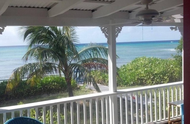 Grand Turk Ocean Front Cottage en la hermosa playa de picota