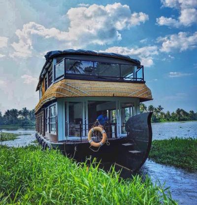 Grand Villa Houseboat