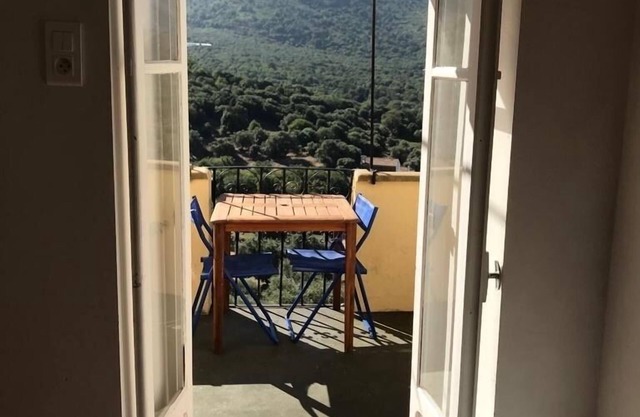 Grande maison de village avec vue imprenable / Casa grande con vista impresionante