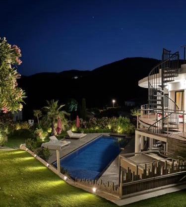 Grande Villa 350 M2, piscine chauffée vue mer et collines, CAVALAIRE sur mer, 10 personnes