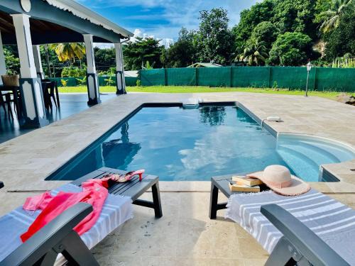 Grande villa moderne, calme, piscine & jardin