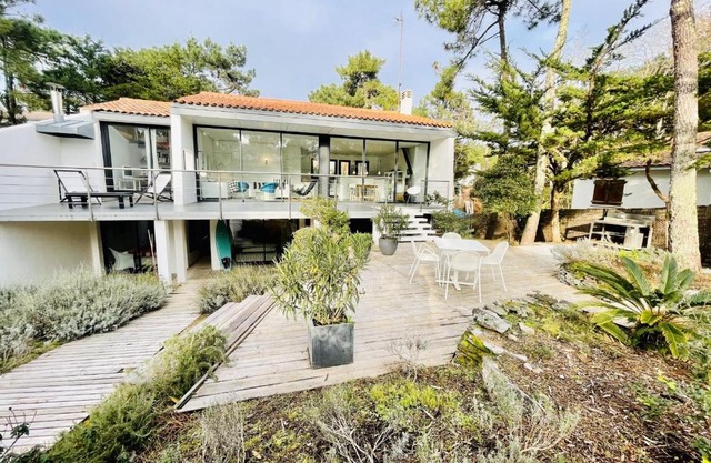 Grande Villa Rénovée pour 10 - Terrasse, Jardin, Studio Indépendant, Proche Plage à La Tranche-sur-Mer - FR-1-194-261