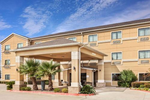 Grander Inn & Suites