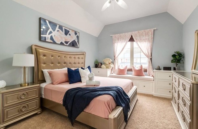 "Grandeur" Luxury living, Sleeps 8!