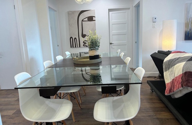 Grandiose!, Ground floor, 3 Bedrooms! Vue Chateau!!! Renovated, Air-conditioned, Free parking