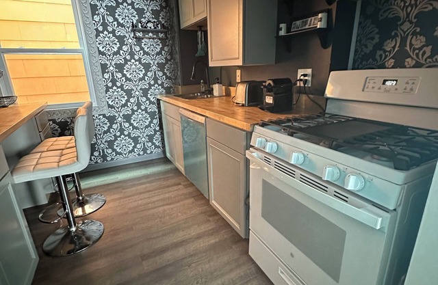 Grandmillennial one bedroom in Buffalo’s West Side