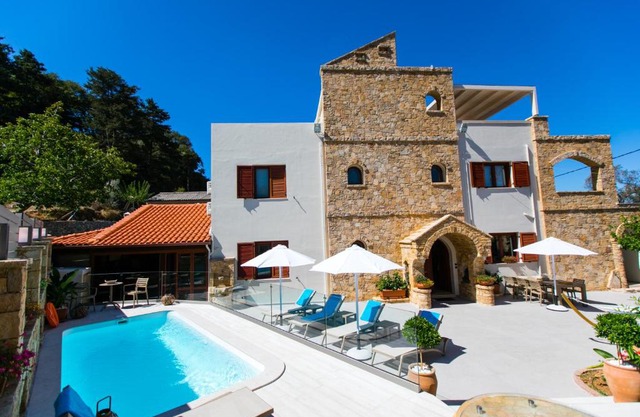 Grandpas House - Countryside Villa with Private Pool & Whirlpool Tub