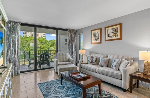 Grandview 305, Marco Island Vacation Rental 2 Bedroom Condo by Redawning