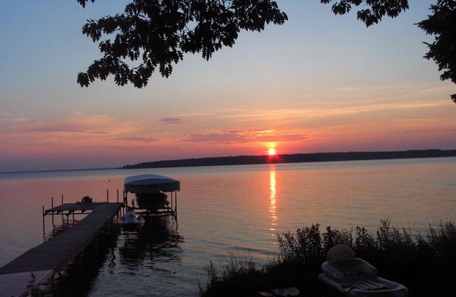 Grandview Beach Cabin en el hermoso Lago Mullet / Las mejores tarifas, llame / texto 989-860-0013