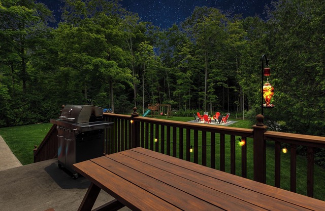 Grandview Family Beach House w/ Hot Tub, Sauna & Sandy Beaches Steps Away!
