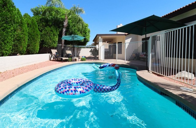 Grandview Villa | 6-Bedroom Kierland Getaway wPool
