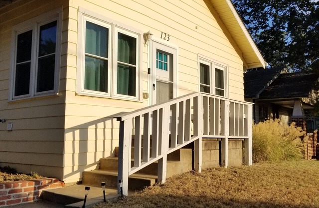 Granny's Cottage: Charming 2-bedroom house in Shawnee Oklahoma