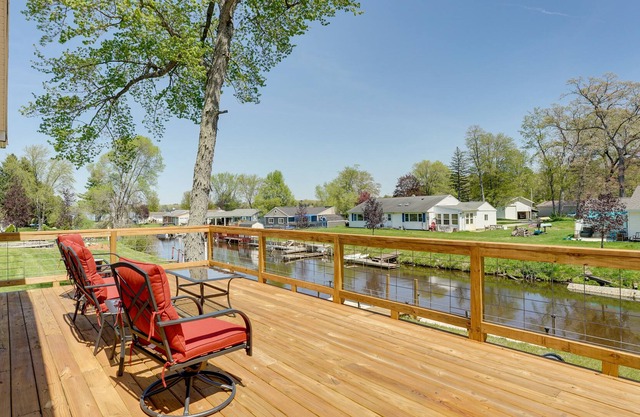 Grant Home w/ Fire Pit: Hess Lake Access Nearby!