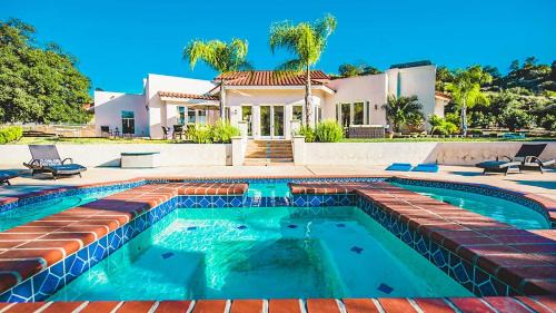 Grapevine by AvantStay Secluded 5BR Villa 4 Acres of Vineyards Avo Groves