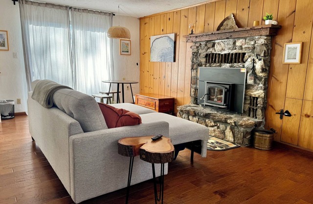 Grass Valley Rainbow Retreat in the Woods with WiFi