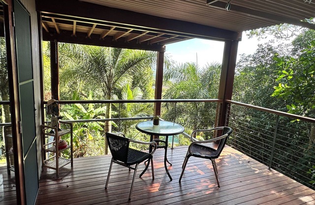 Grassy Hill BnB Delightful, tropical self contained - overlooking the River.
