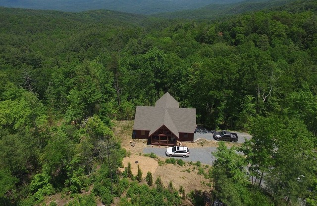 Recién catalogado-Grassy Mountain View-ubicado en la cima de Fort Mountain a pocas millas de Ellijay. Jacuzzi al aire libre