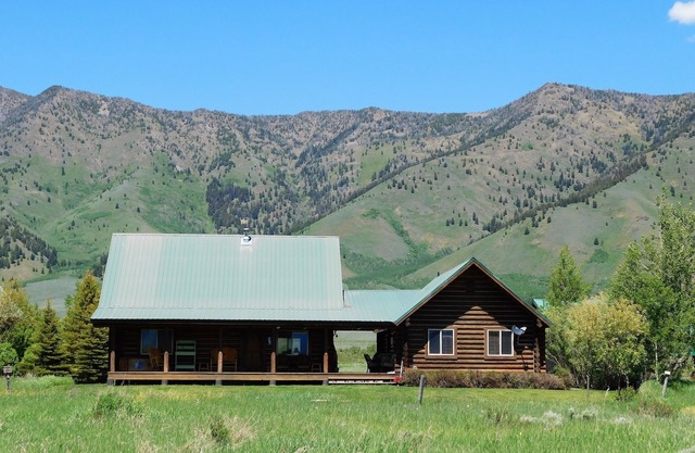 Grayling Cabin on the famous Henry's Lake