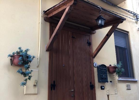 Graziosa casetta indipendente nel centro del paese