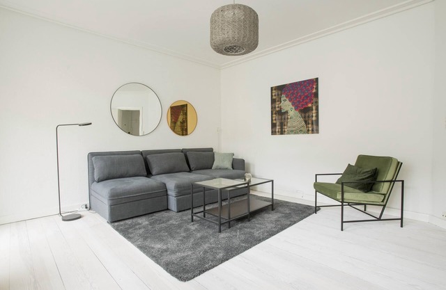 Great 1-bed w/ Balcon - 250