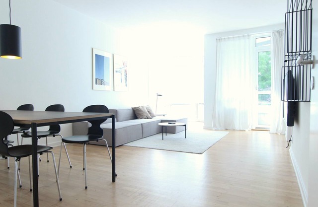 Great 2-bed w/ balcony - 238