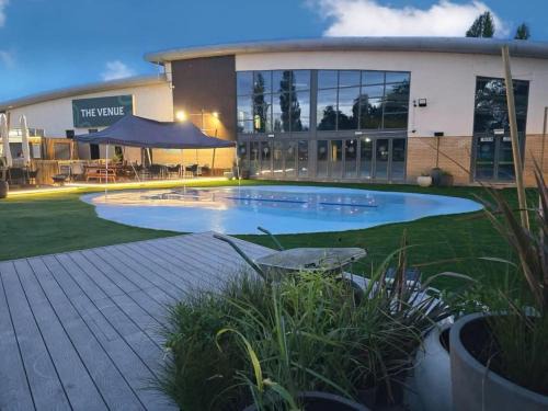 Great 2 Bedroom Static at Billing Aquadrome