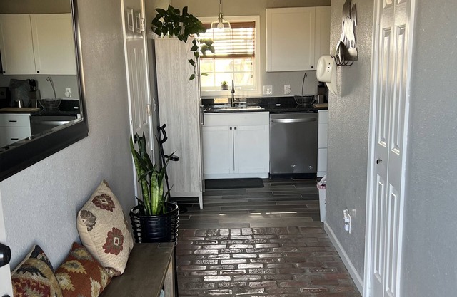 Great (2) Story Barndominium (5) Minutes from the Lake!