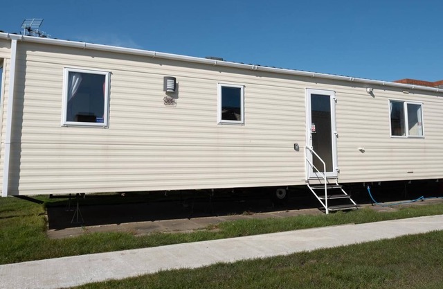Great 6 berth caravan for hire at Naze Marine in Essex ref 17111P