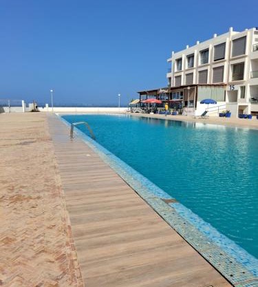 great appart with pool & surf